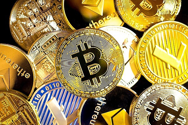 区块链世界的信任困境：当技术理想遭遇现实考量